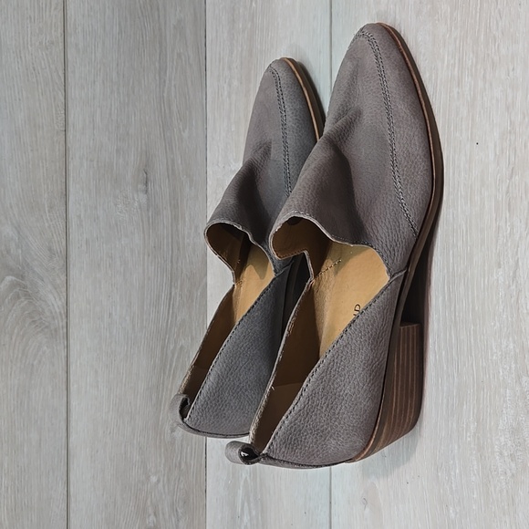 Lucky Brand Gray Women's Mahzan Slip-On Shoes The Pointed Toe Leather 8.5M - Picture 2 of 12